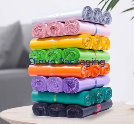 کیسه پستی پلی اتیلن ضد آب و مقاوم در برابر پارگی و خود چسب برای پیک پوشاک